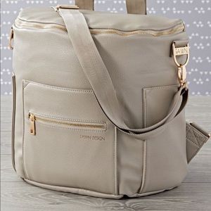 FAWN Design Fashionable and Functional bag.